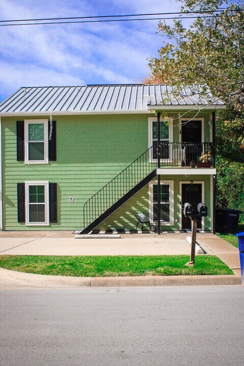 2118 Avenue M in Huntsville, TX - Building Photo