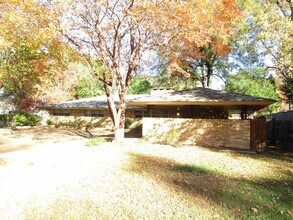 244 S Grove Park Rd in Memphis, TN - Building Photo - Building Photo
