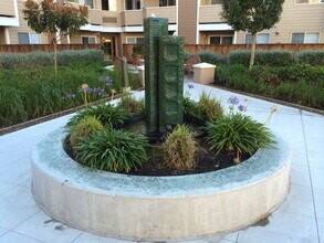 6400 Christie Ave, Unit 2119 in Emeryville, CA - Foto de edificio - Building Photo