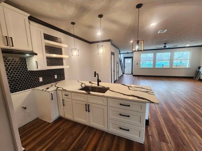 property at 1002 Natchez Ave