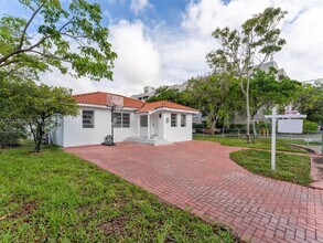 520 NW 32nd Pl in Miami, FL - Building Photo - Building Photo