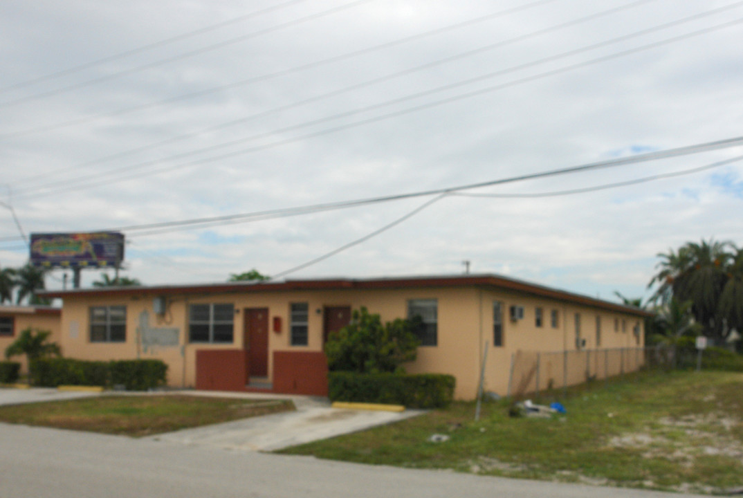 Johnson Apartments in Hallandale Beach, FL - Building Photo