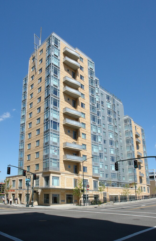 Station Place Tower in Portland, OR - Foto de edificio - Building Photo