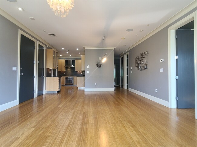 354 Dorchester St, Unit 3 in Boston, MA - Building Photo - Building Photo