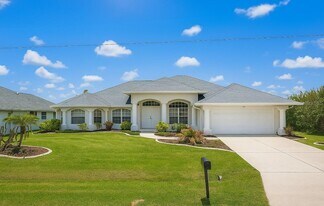 8365 Walbert St in Port Charlotte, FL - Building Photo