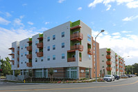 West Gateway Place in West Sacramento, CA - Foto de edificio - Building Photo