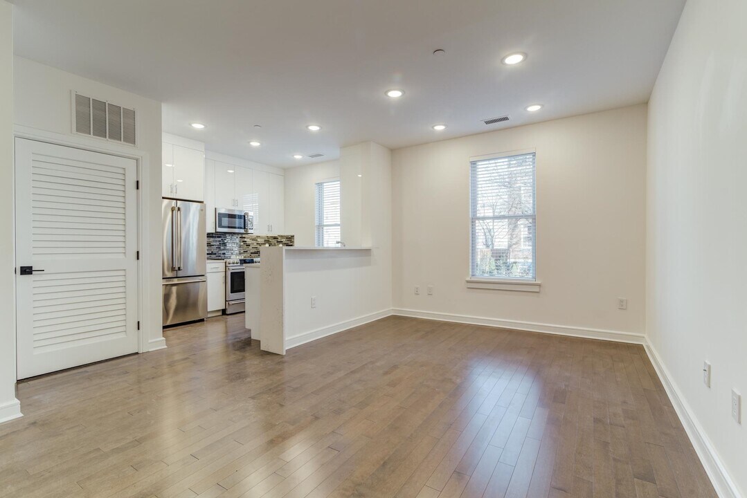 974 Summit Ave in Jersey City, NJ - Building Photo