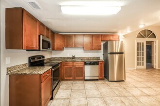 3511 Breezewood Dr in Tampa, FL - Building Photo - Building Photo