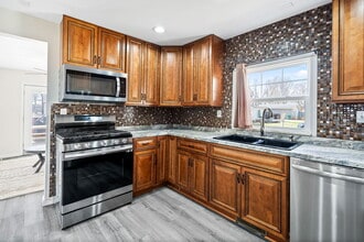 8995 E Hatchery Rd in Syracuse, IN - Building Photo - Building Photo