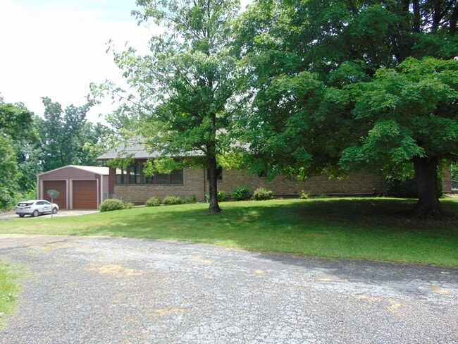 12820 W Hwy EE in Rocheport, MO - Building Photo - Building Photo