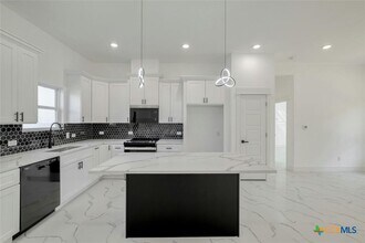 121 Diamond Head Dr in Bastrop, TX - Building Photo - Building Photo