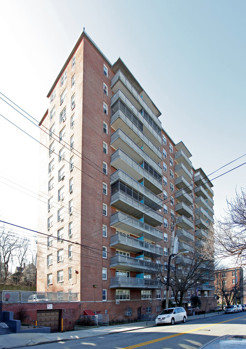 Sunnyside Manor in Yonkers, NY - Building Photo