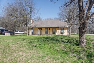 164 Kaeleku Ln in Bastrop, TX - Building Photo
