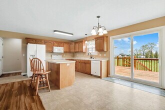 414 Watkins Glen Way in Taylorsville, KY - Building Photo - Building Photo