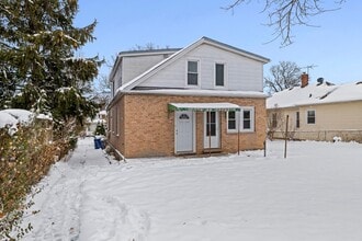 233 Llewellyn Ave in Highwood, IL - Building Photo - Building Photo