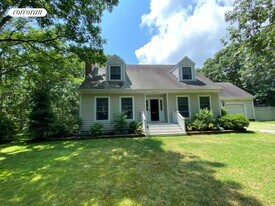 330 Sprig Tree Path in Sag Harbor, NY - Building Photo