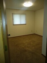 201 7th Ave SE in Rugby, ND - Foto de edificio - Building Photo