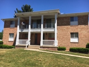 Creekwood Apartments in Holt, MI - Building Photo - Building Photo