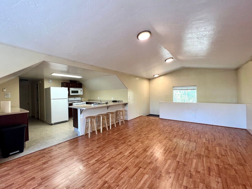 36777 St Theresa Rd, Unit Apartment in Soldotna, AK - Building Photo