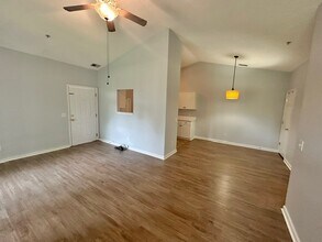 3010 Winston Dr, Unit #81 in Burlington, NC - Building Photo - Building Photo