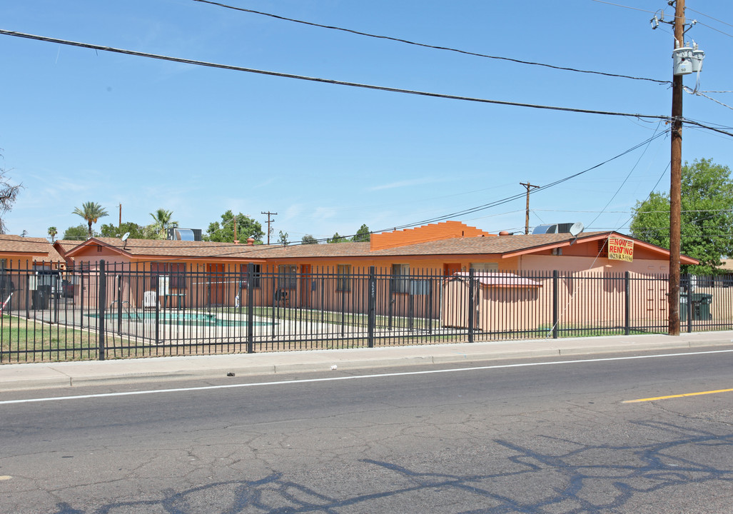 Four Palms in Phoenix, AZ - Building Photo