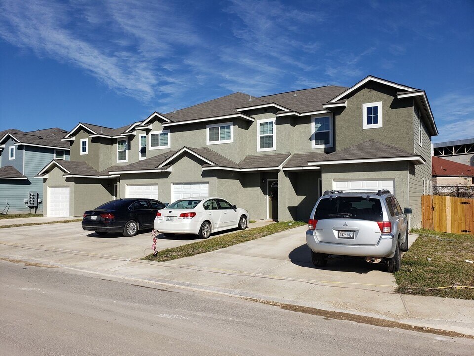 16914 Spirit Brk in Selma, TX - Building Photo