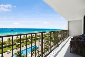 2625 Collins Ave in Miami Beach, FL - Building Photo - Building Photo