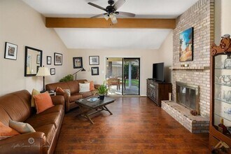 9805 Mesa Oak Dr in Bakersfield, CA - Building Photo - Building Photo