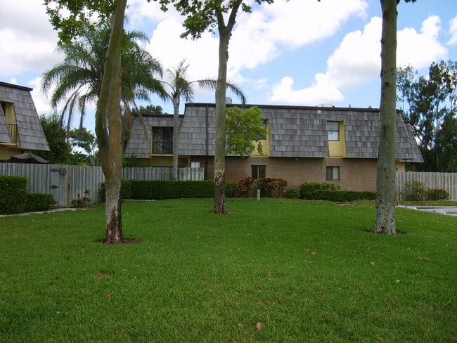 4703 Cherry Rd in West Palm Beach, FL - Building Photo - Building Photo