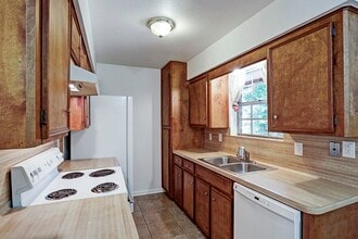 9014 Poco Rd in Houston, TX - Building Photo - Building Photo