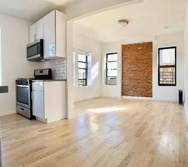 220 E 23rd St in Brooklyn, NY - Building Photo