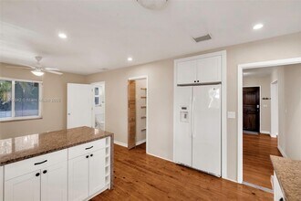 386 NE 99th St in Miami Shores, FL - Building Photo - Building Photo