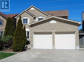 696 Amaretto Ave in Pickering, ON - Building Photo