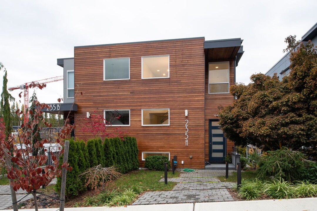 235 5th Ave in Kirkland, WA - Building Photo