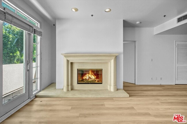 2222 Beachwood Dr in Los Angeles, CA - Building Photo - Building Photo