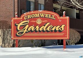 1312 Cromwell Hills Dr in Cromwell, CT - Building Photo