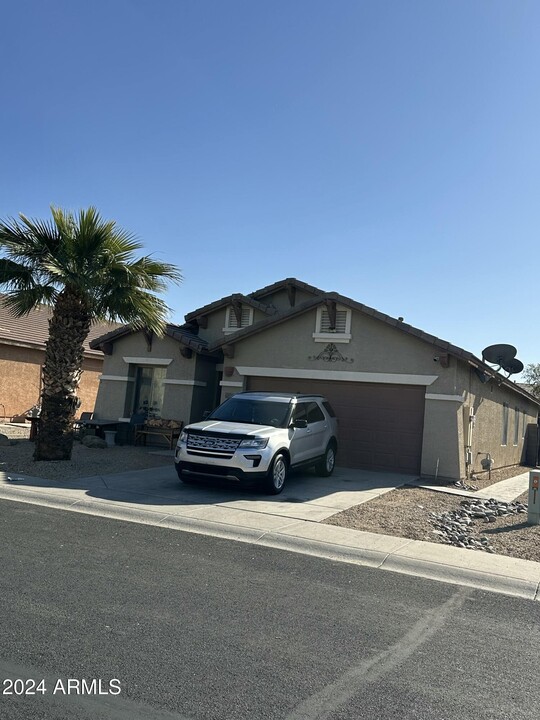 11741 W Sherman St in Avondale, AZ - Building Photo