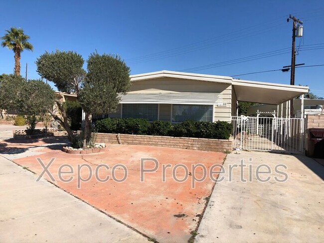 32100 San Miguelito Dr in Thousand Palms, CA - Building Photo - Building Photo