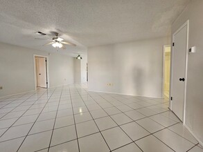 1410 Mariner Blvd in Spring Hill, FL - Building Photo - Building Photo