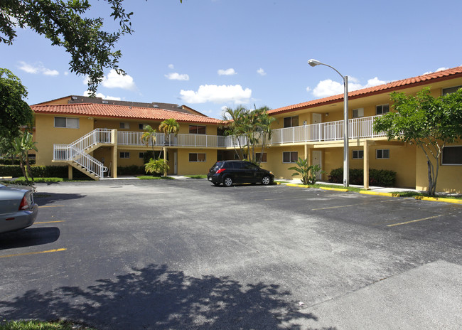 Green Oak in Hialeah, FL - Building Photo - Building Photo