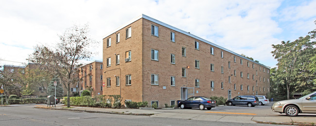 Forrest Hills in Jamaica Plain, MA - Foto de edificio - Building Photo