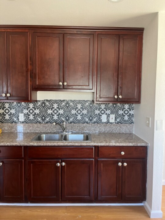 524 W 81st St in Los Angeles, CA - Building Photo