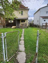 95 Connellsville St, Unit Second floor in Uniontown, PA - Building Photo