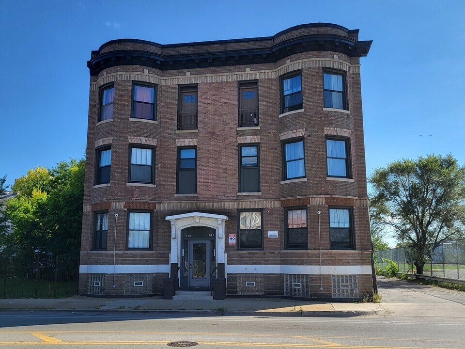 139 W Marquette Rd in Chicago, IL - Building Photo