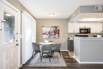 ReNew Foothills in Fort Collins, CO - Foto de edificio - Building Photo