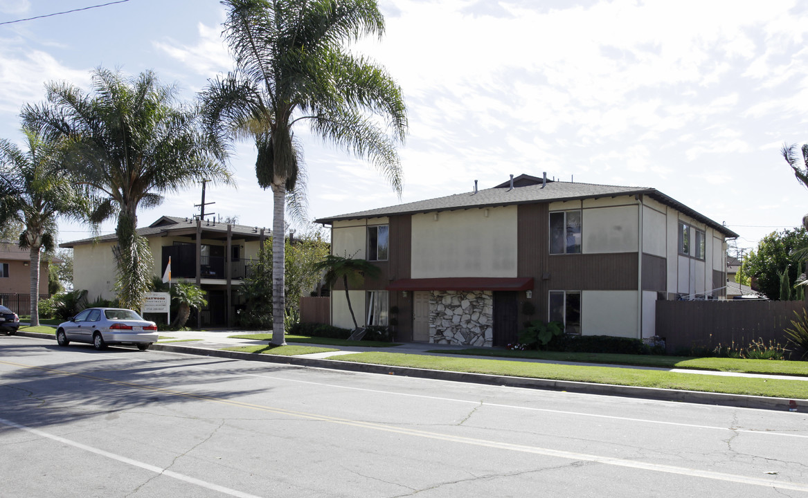 Baywood Apartments in Anaheim, CA - Building Photo