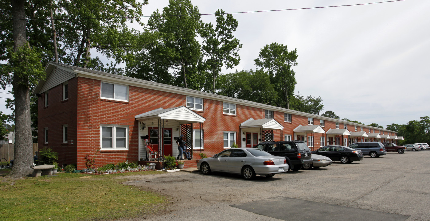 Skyler Cove Apartments in Portsmouth, VA - Building Photo