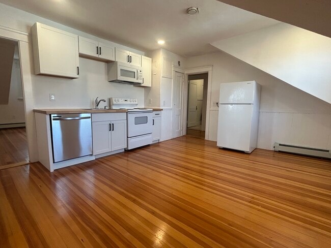 710 River Ave, Unit 2 in Providence, RI - Foto de edificio - Building Photo