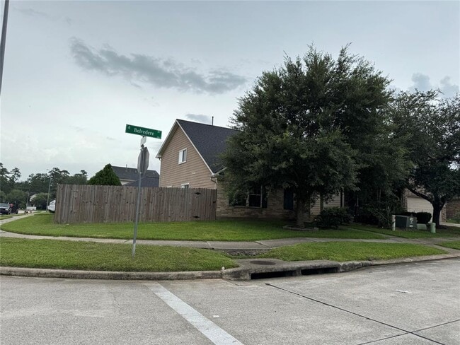 832 Belvedere Dr in Conroe, TX - Building Photo - Building Photo