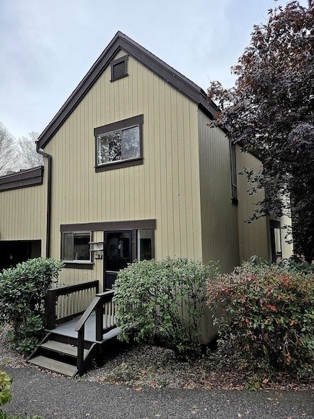 property at 563 Heritage Vlg